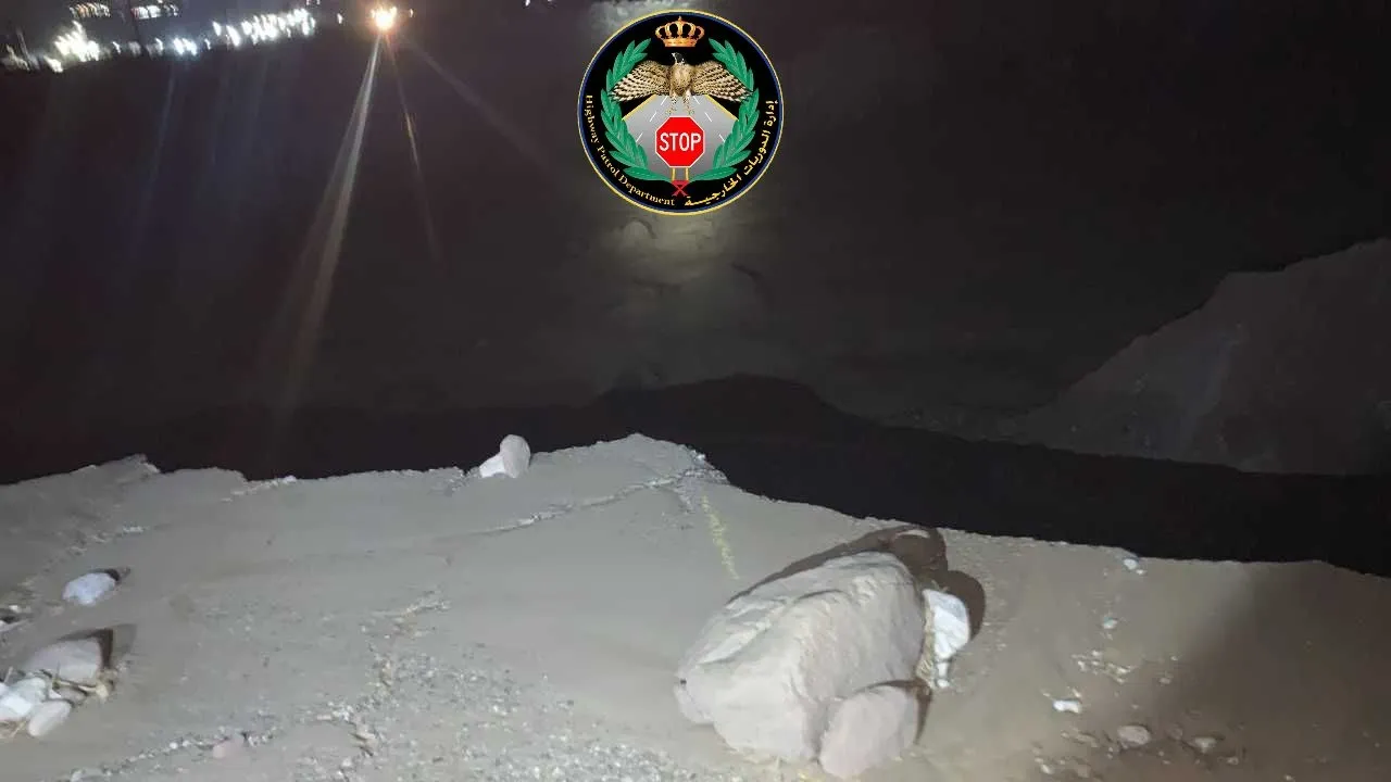 إغلاق طريق وادي عربة بالكامل بسبب انهيار وانجراف بعمق 12 مترا