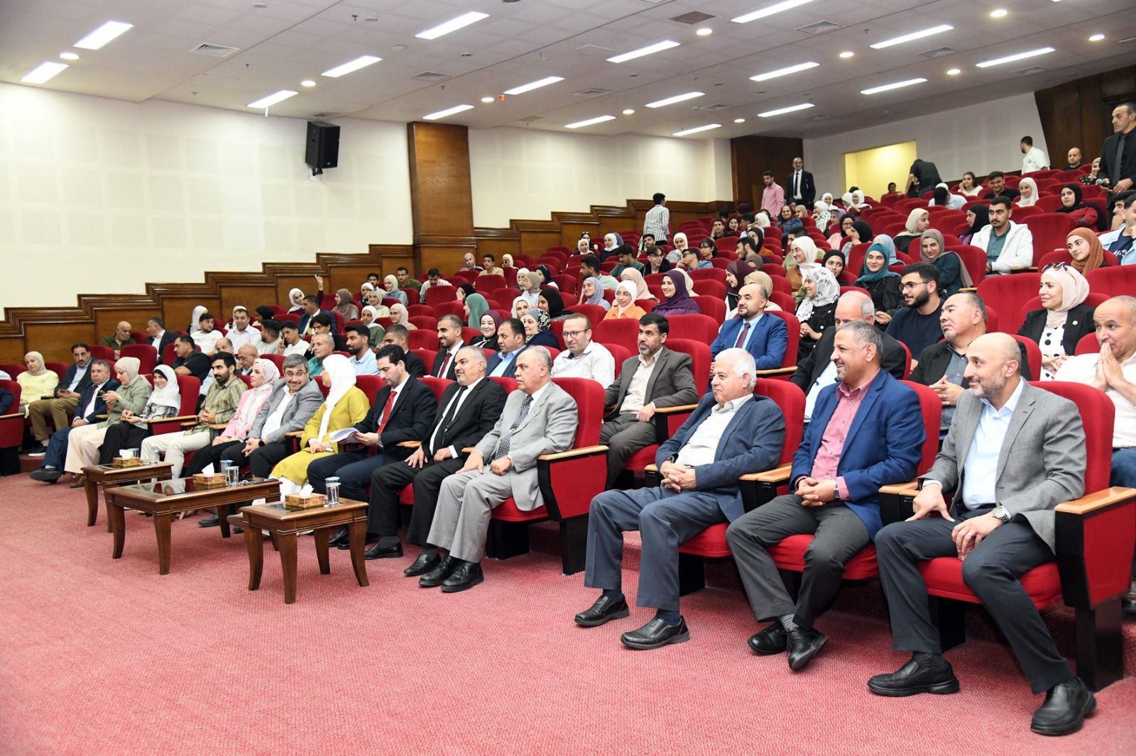 التكنولوجيا ترحب بطلبتها الجدد  ..  صور