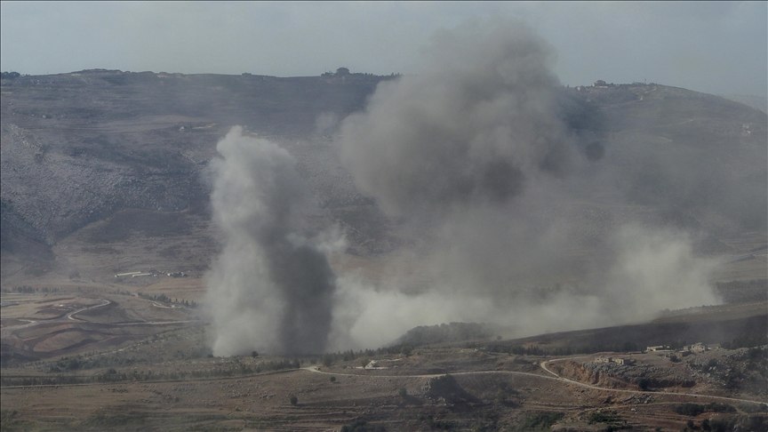 جنود إسرائيليون يلقون قنابل باتجاه مزارعين جنوبي لبنان