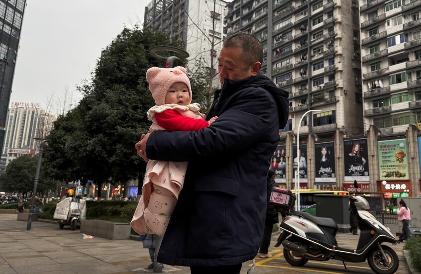 الصين تواجه أزمة ديموغرافية حادة  ..  رفض واسع للإنجاب 