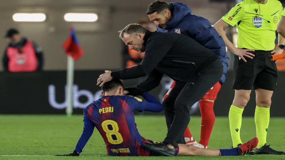 أتلتيكو يجرّد برشلونة من اللقب رغم خسارته ويبلغ النهائي