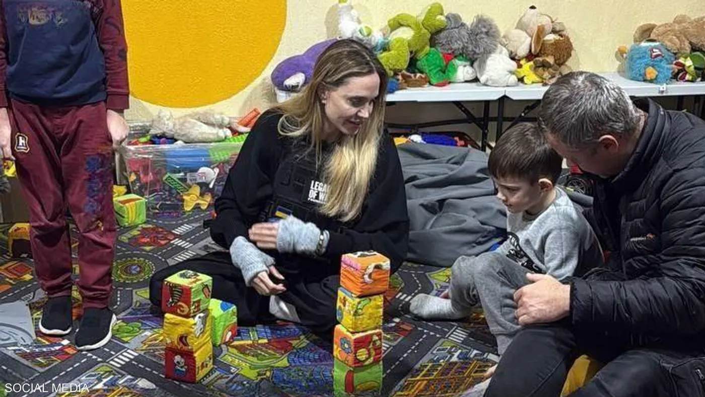 أنجلينا جولي تجري زيارة مفاجئة إلى جنوب أوكرانيا