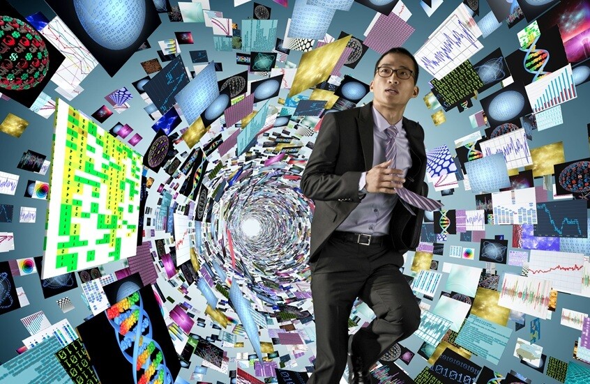 كيف تحمي نفسك من التضليل وسط طوفان الأخبار والمحتوى الرقمي