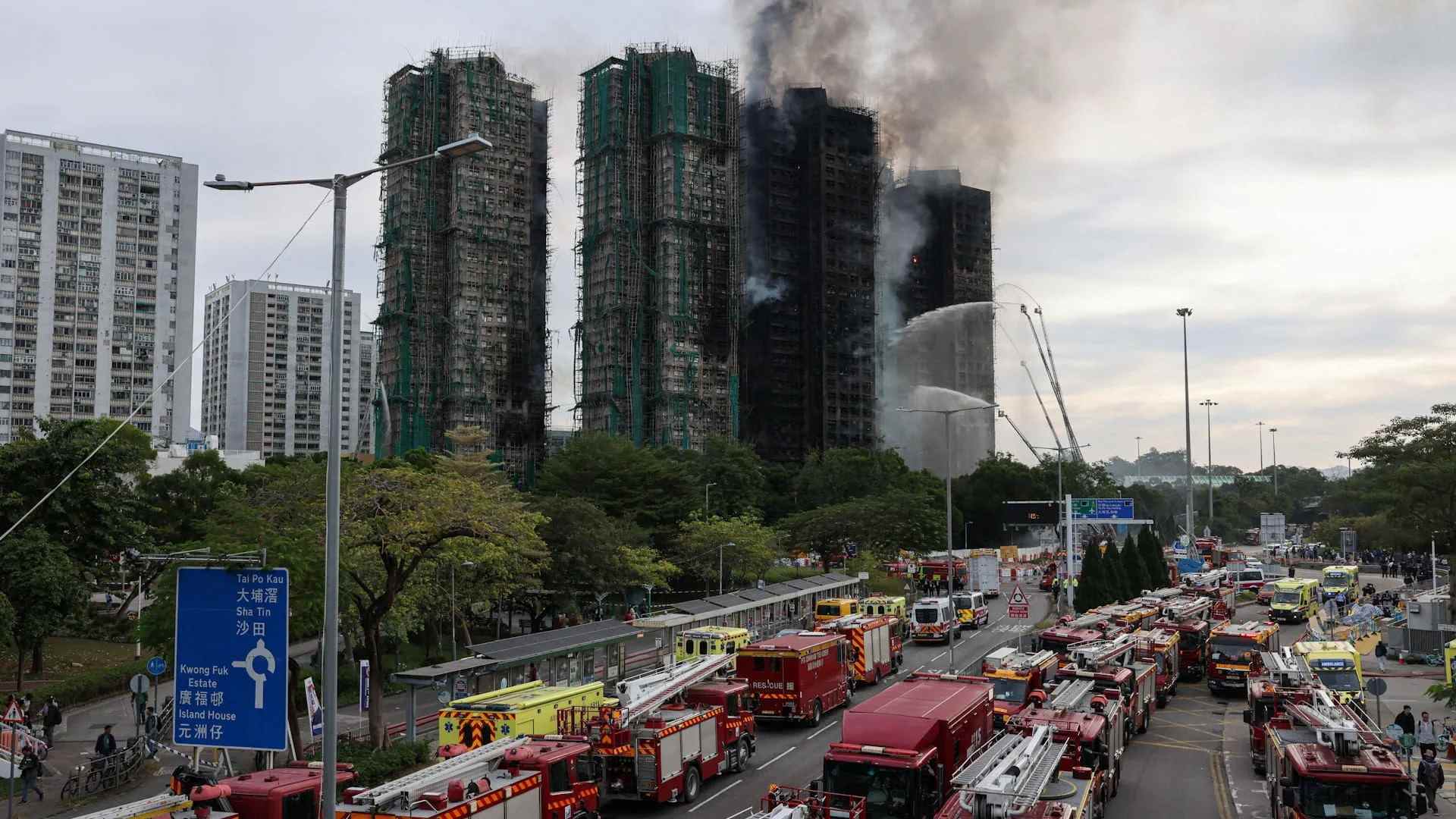 مصرع 44 شخصا وفقدان المئات بحريق في هونغ كونغ