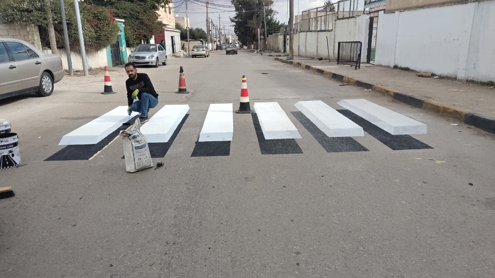 بلدية بني عبيد تنفذ ممرا للمشاة بتقنية 3D