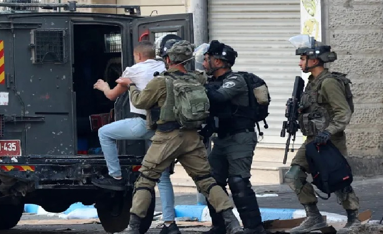 قوات الاحتلال تعتقل 25 فلسطينيا بالضفة الغربية