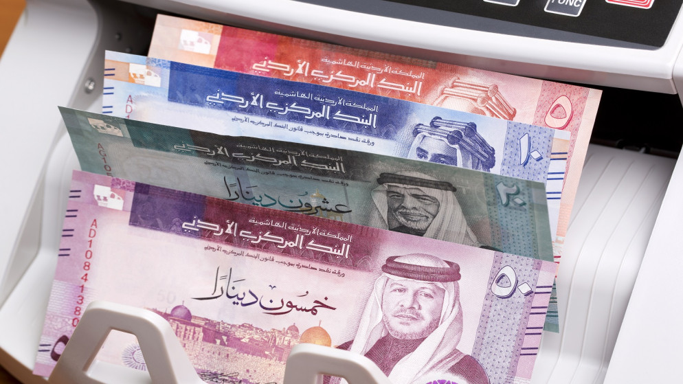 الحكومة ستنظر بزيادة الرواتب في موازنة عام 2027