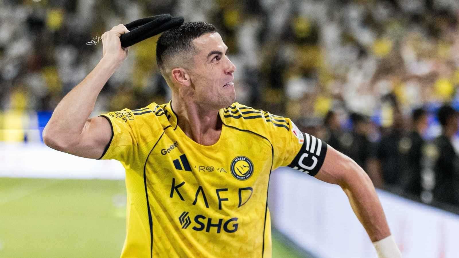  رونالدو يرقص بالعقال ويشعل مدرجات نادي النصر .. فيديو 