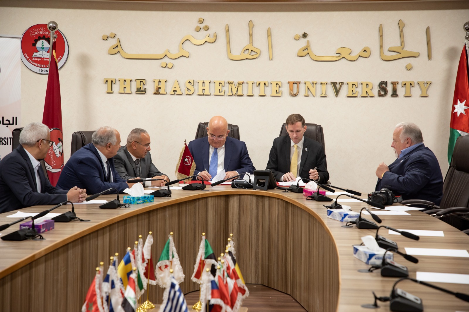 مذكرة تفاهم بين الجامعة الهاشمية و ACOR