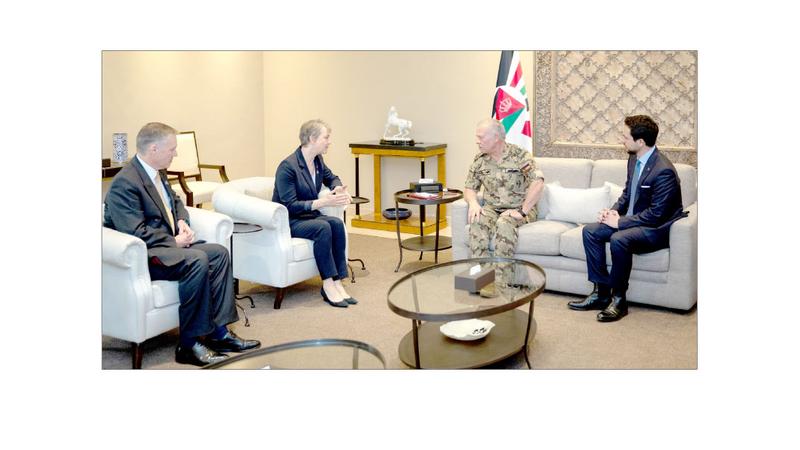 الملك يحذّر من التصعيد بالضفة