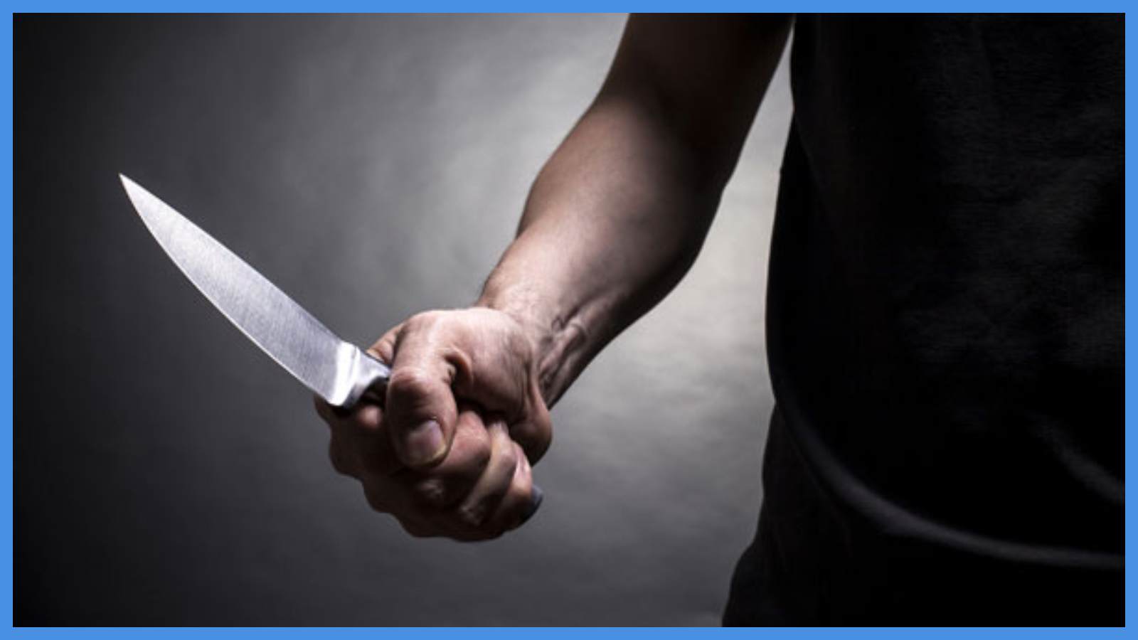 مقتل فنان شهير طعناً ..  ونجله المتهم