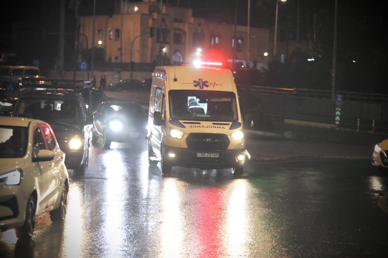 تدهور حافلة سياحية يصيب 32 بالزرقاء