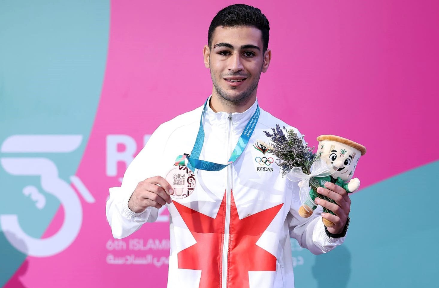 لاعب منتخب المواي تاي السيفي يحصد ميدالية برونزية