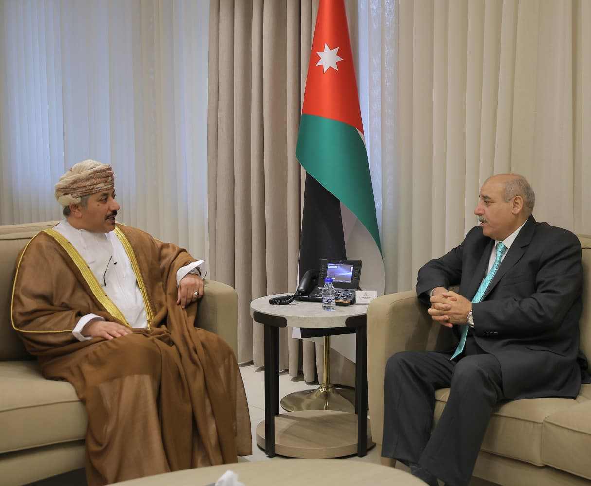 رئيس النواب يبحث والسفير العُماني تعزيز العلاقات المشتركة