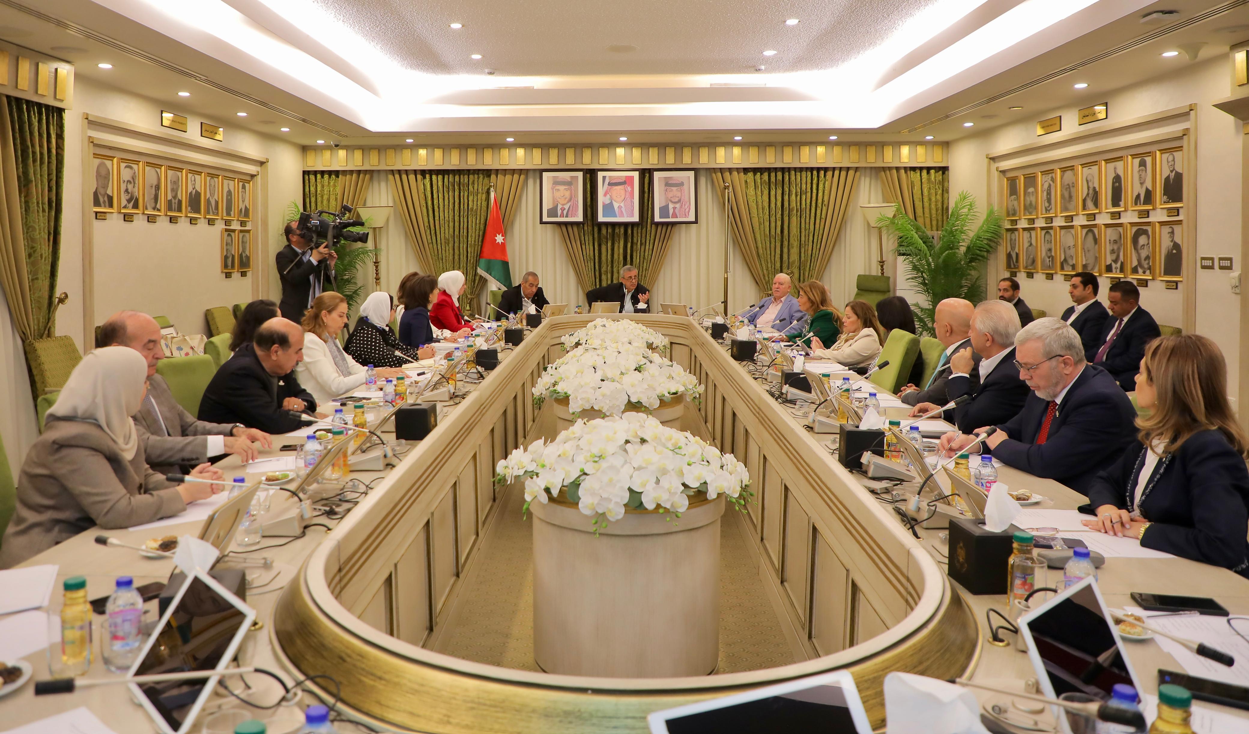 عمل الأعيان تبحث دور الاقتصاد الرعائي في خفض البطالة 