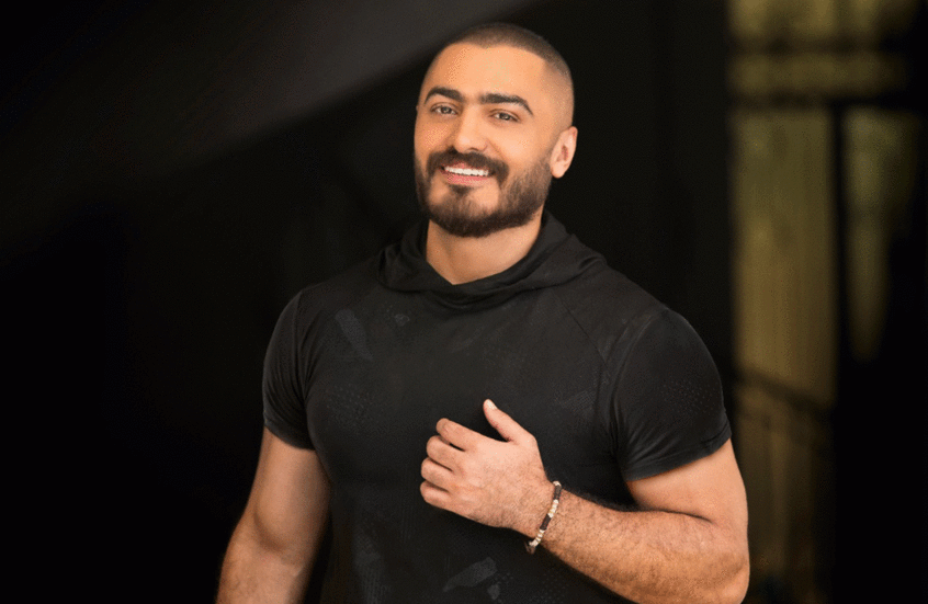 تامر حسني يعود للظهور بعد وعكته