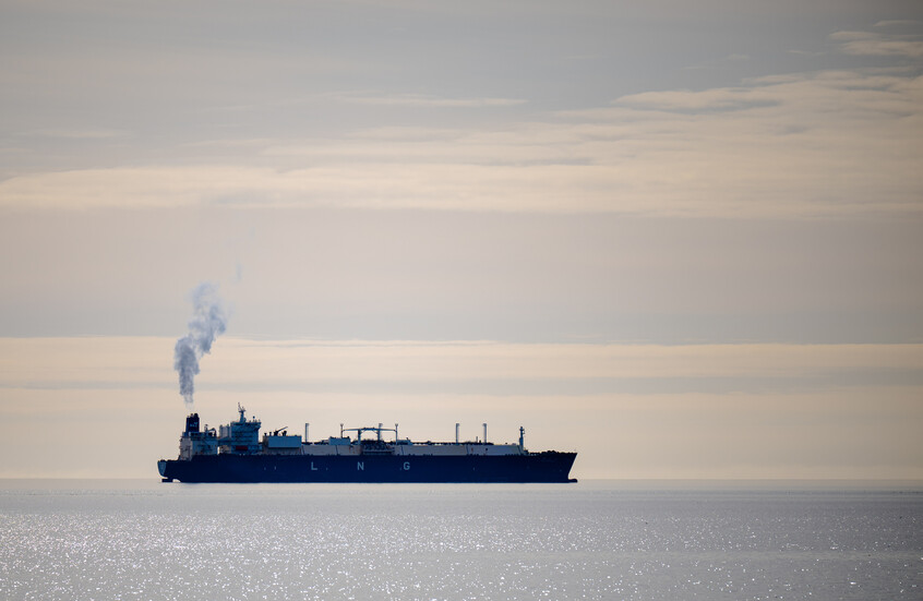 مؤسسة النفط الليبية: سيتم جر ناقلة الغاز الروسية المنكوبة إلى أحد الموانئ القريبة