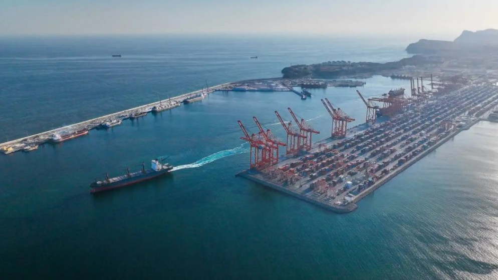 سفينة لوجستية أميركية تحت النيران الإيرانية ..  التفاصيل