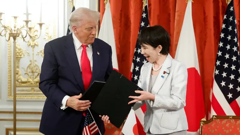 رئيسة وزراء اليابان تغازل ترامب في طوكيو