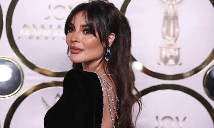 نادين نجيم بالأسود المكشوف والجمهور يمطرها بالتعليقات ..  صورة