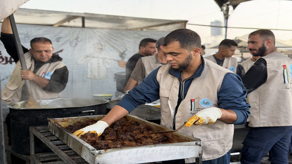 الحملة الأردنية توزع وجبات على النازحين جنوب قطاع غزة