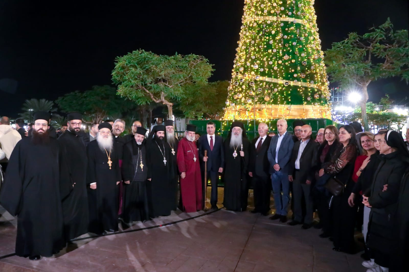 إضاءة شجرة عيد الميلاد في العقبة 