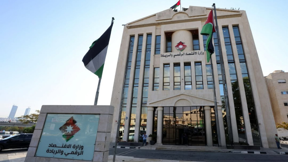 رقمنة 1778 خدمة حكومية بنسبة إنجاز بلغت 74%