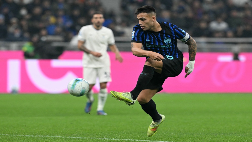 إنتر ميلان يهزم لاتسيو ويتصدر الدوري الإيطالي