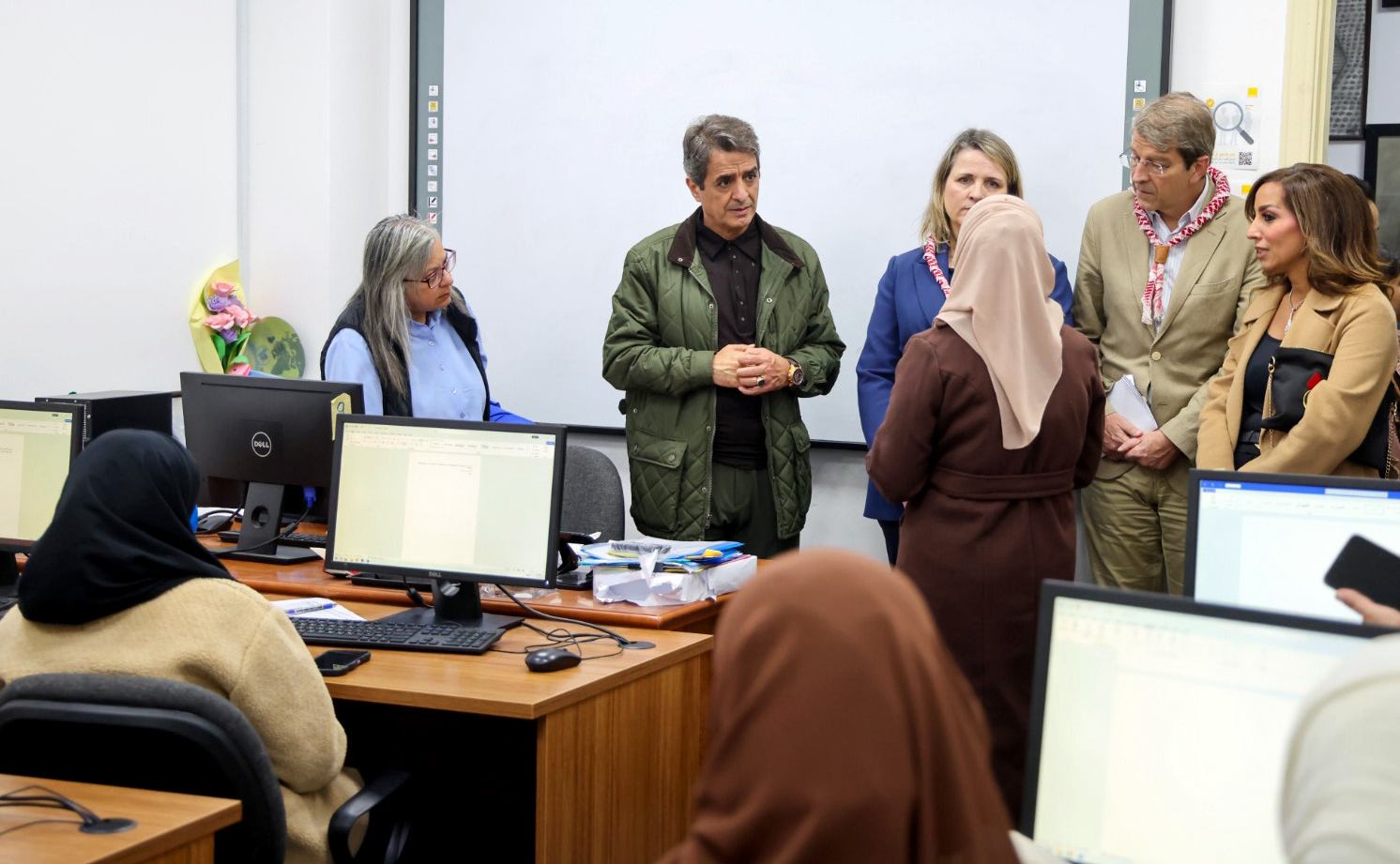 العدوان يتفقد مراحل تنفيذ المسح الوطني للشباب في البلقاء