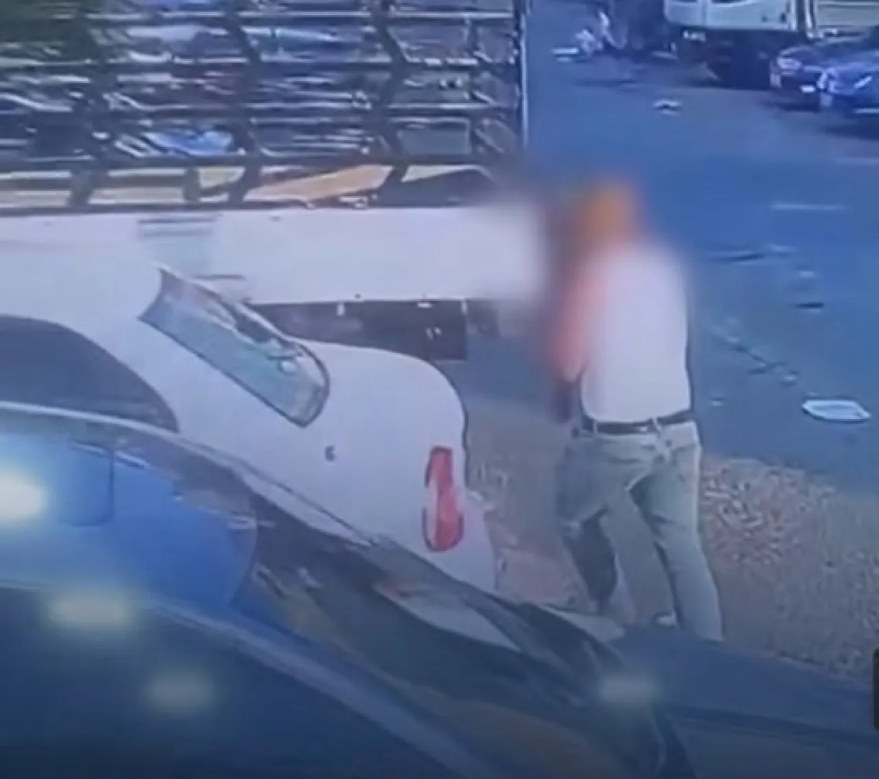 سيدة تحطم مركبات الجيران وتهدد بالاعتداء على أطفالهم ..  هذا ما حدث في عمّان