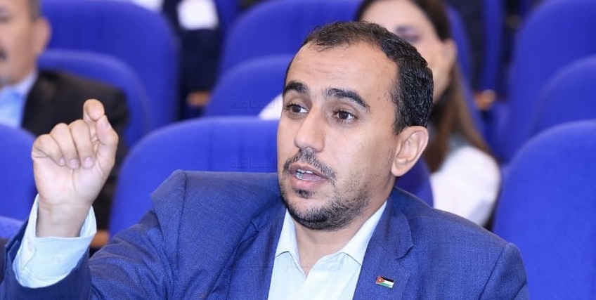 قائد ثابت ووطن قوي