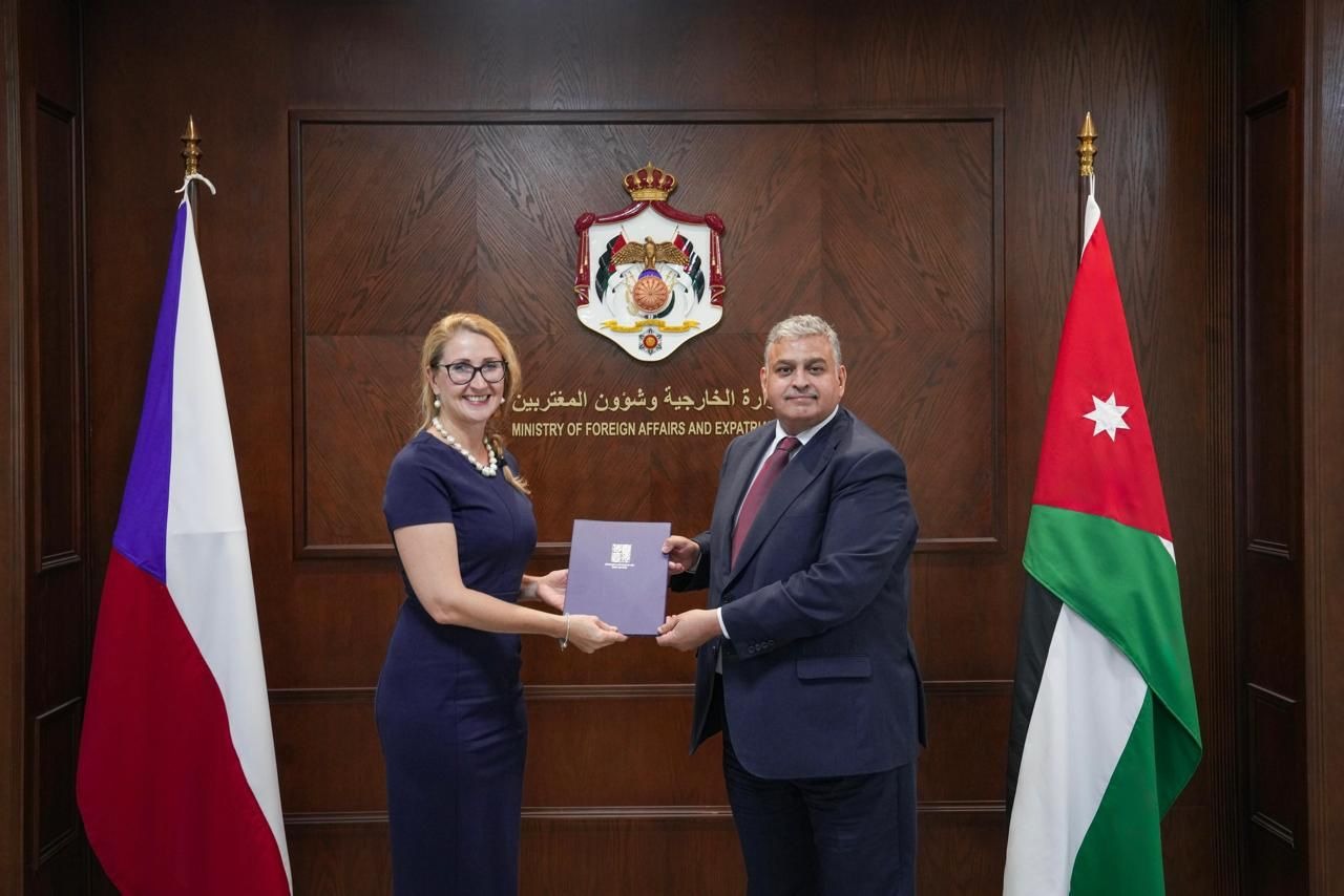 السفير القطارنة يتسلم أوراق اعتماد سفيرة التشيك