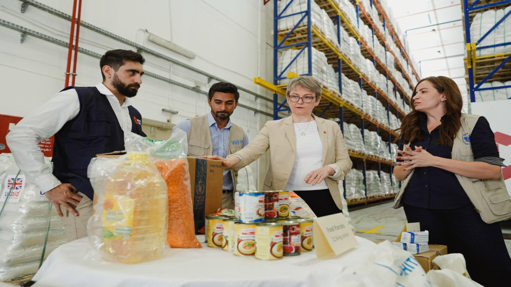 الخارجية البريطانية: مستودعات الأردن ممتلئة بالمساعدات الإنسانية لغزة