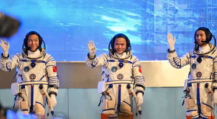 أصغر رائد فضاء صيني في التاريخ ينطلق إلى الفضاء