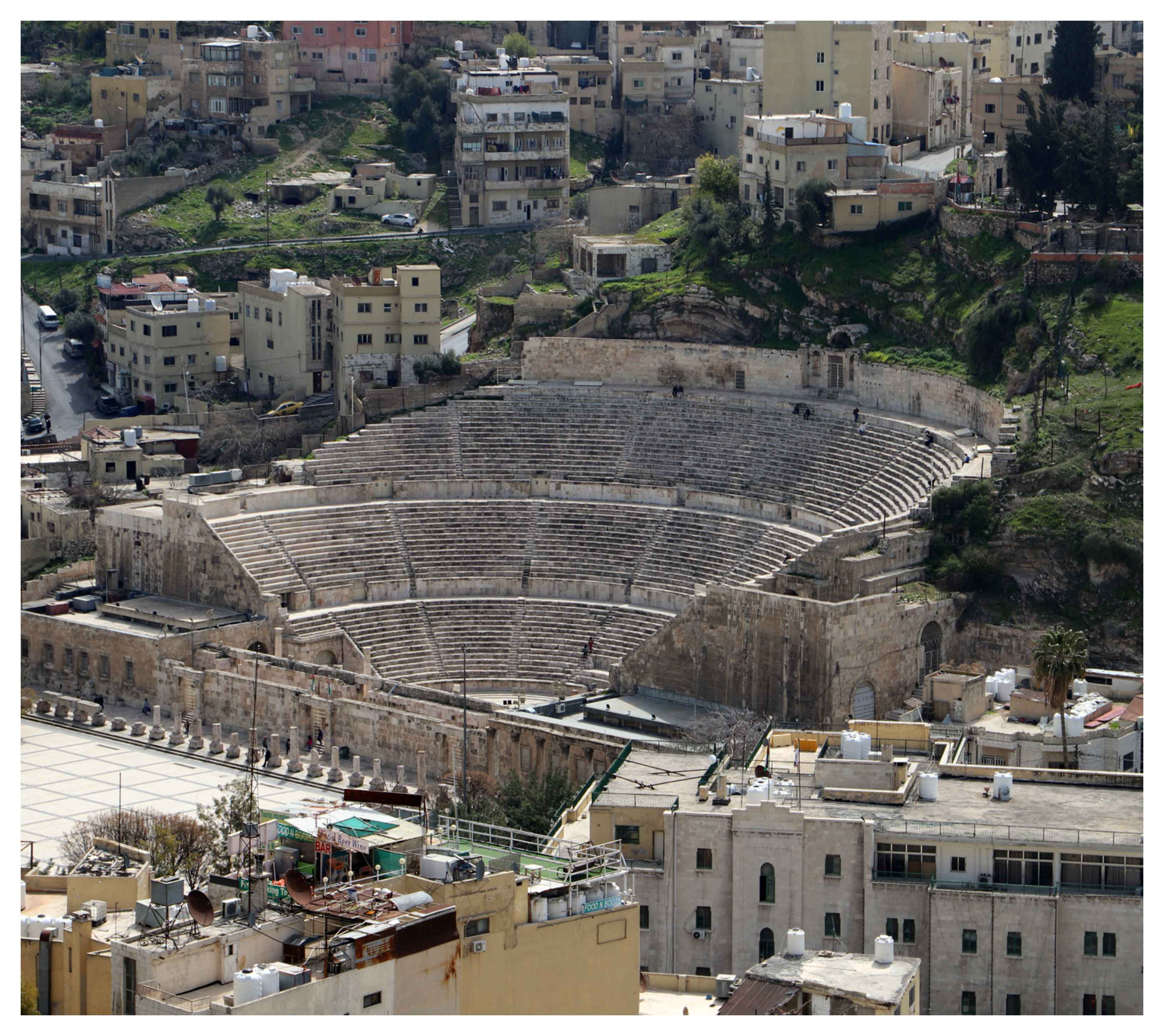 انتشار أمني كثيف بسبب حقيبة غامضة في وسط البلد  ..  تفاصيل