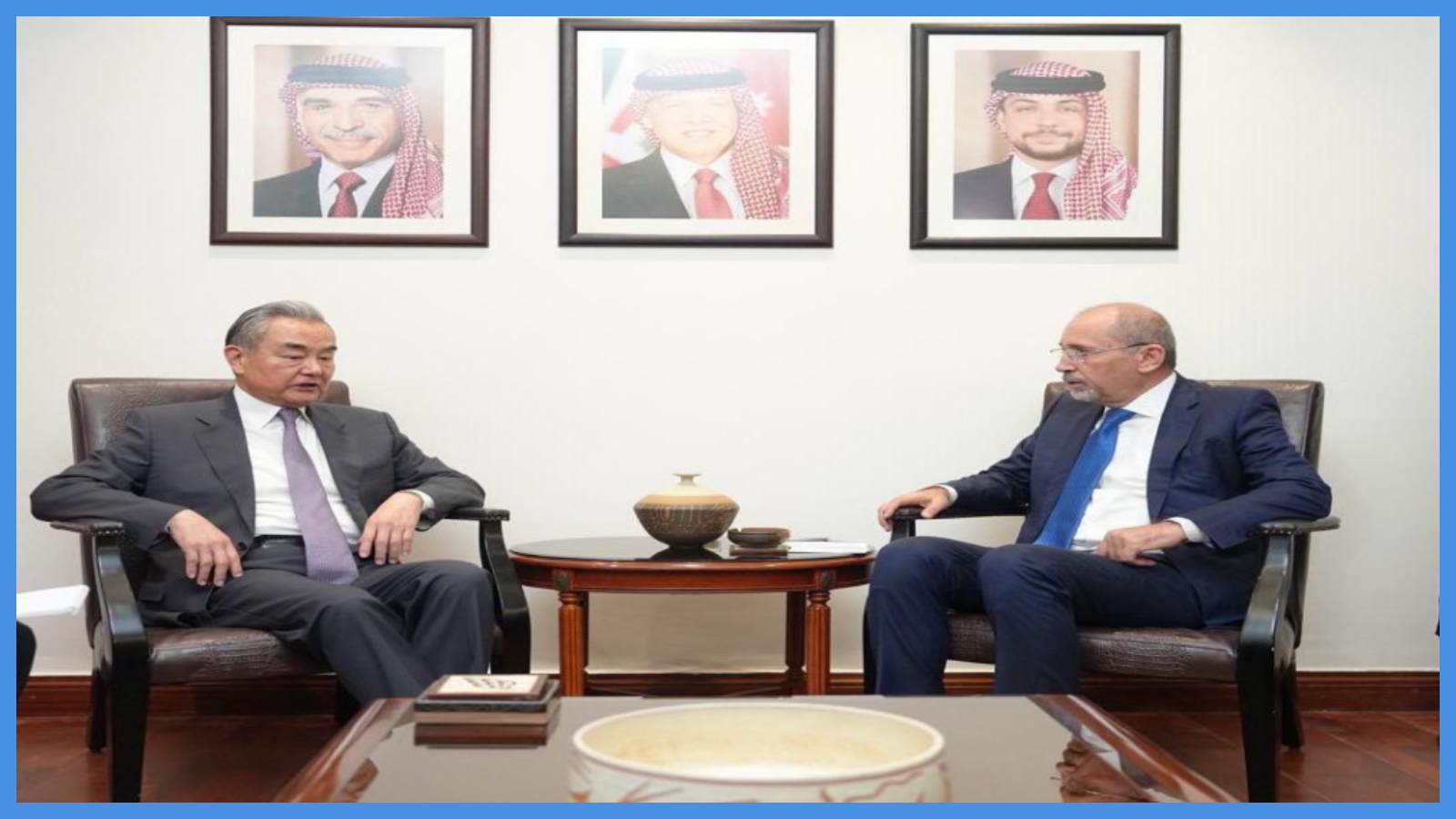 وزير الخارجية يبحث مع نظيره الصيني تعزيز العلاقات الثنائية