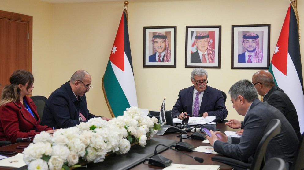 القطامين يبحث تعزيز خدمات الحافلات وتوسيع تطبيق الأنظمة الذكية