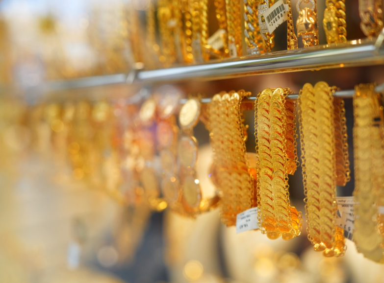 الذهب يلمع محلياً وعيار 21 يتجاوز الـ 103 دنانير