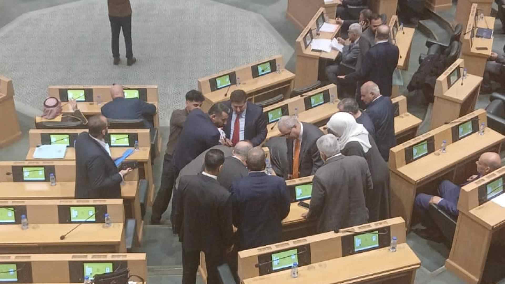 تعرض النائب صالح العرموطي لوعكة صحية مفاجئة تحت قبة البرلمان