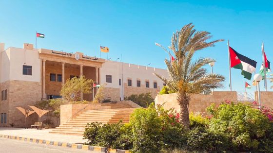 منخفض الخير يربك الجامعات: تأجيل الامتحانات والتحول إلى التعليم الإلكتروني