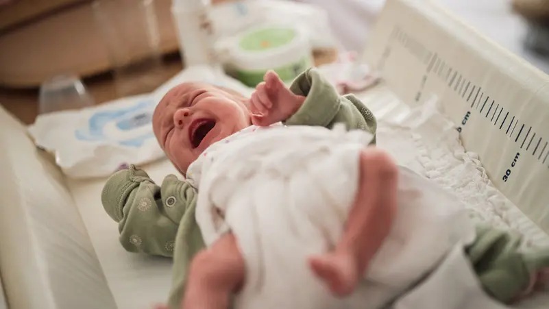 صدمة في تركيا بعد إلقاء رضيع من نافذة شقة