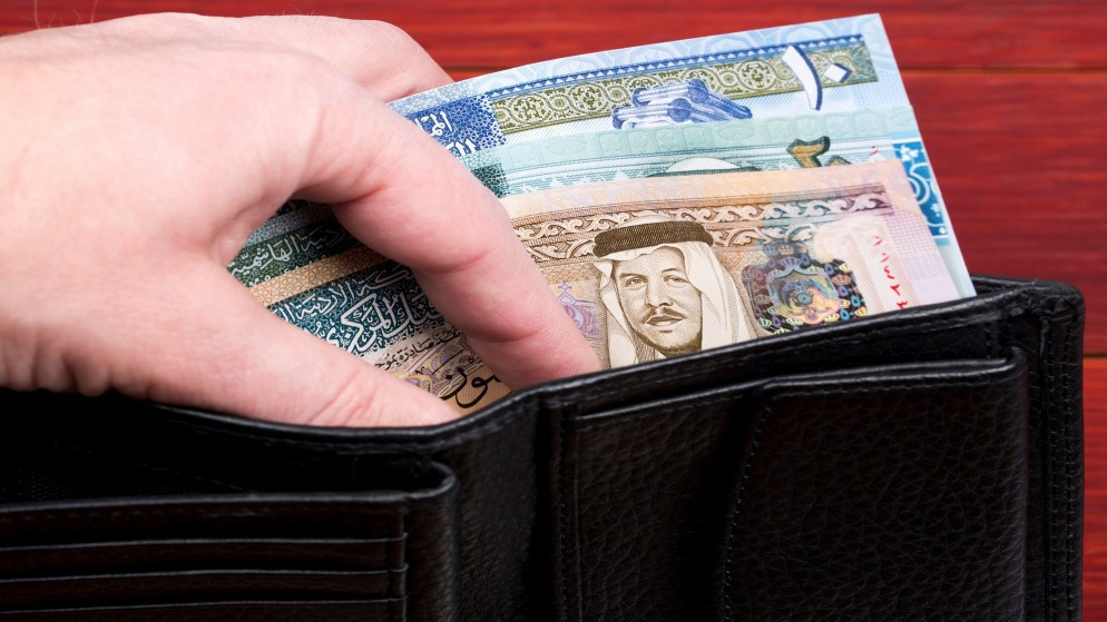 العيدية ..  تعزز التواصل بين الكبار وترسم البهجة في نفوس الصغار