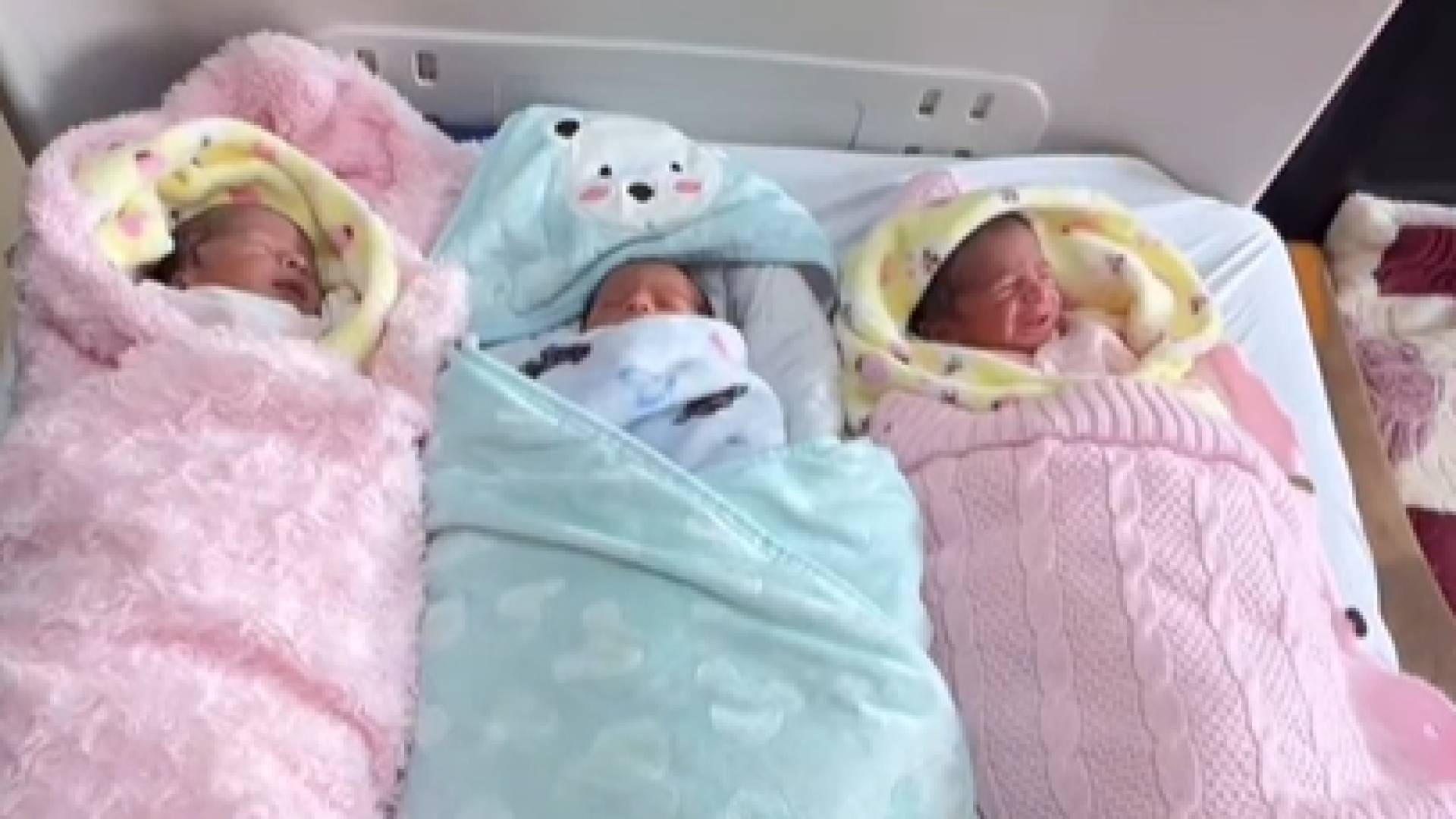 سيدة فلسطينية تضع ثلاثة توائم في خان يونس