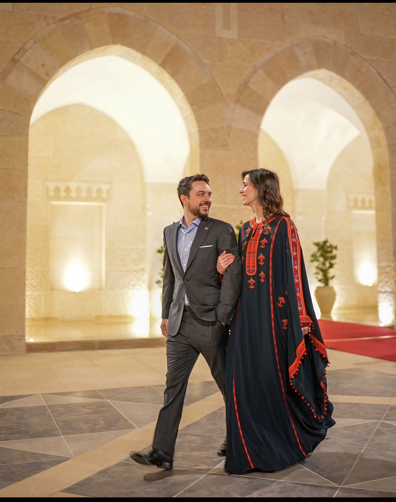 ولي العهد يشارك صورة إفطار عائلية مع الأميرة رجوة