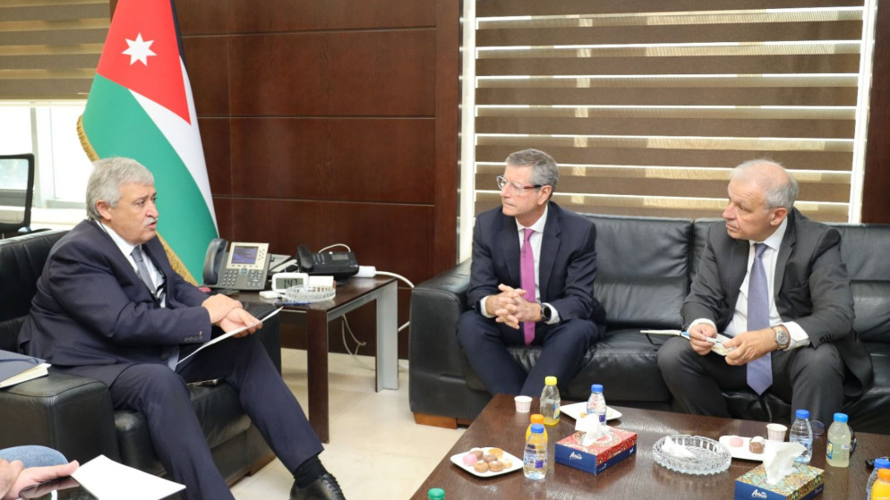 وزير النقل: نعمل على تطوير بيئة استثمارية جاذبة في قطاع النقل الجوي