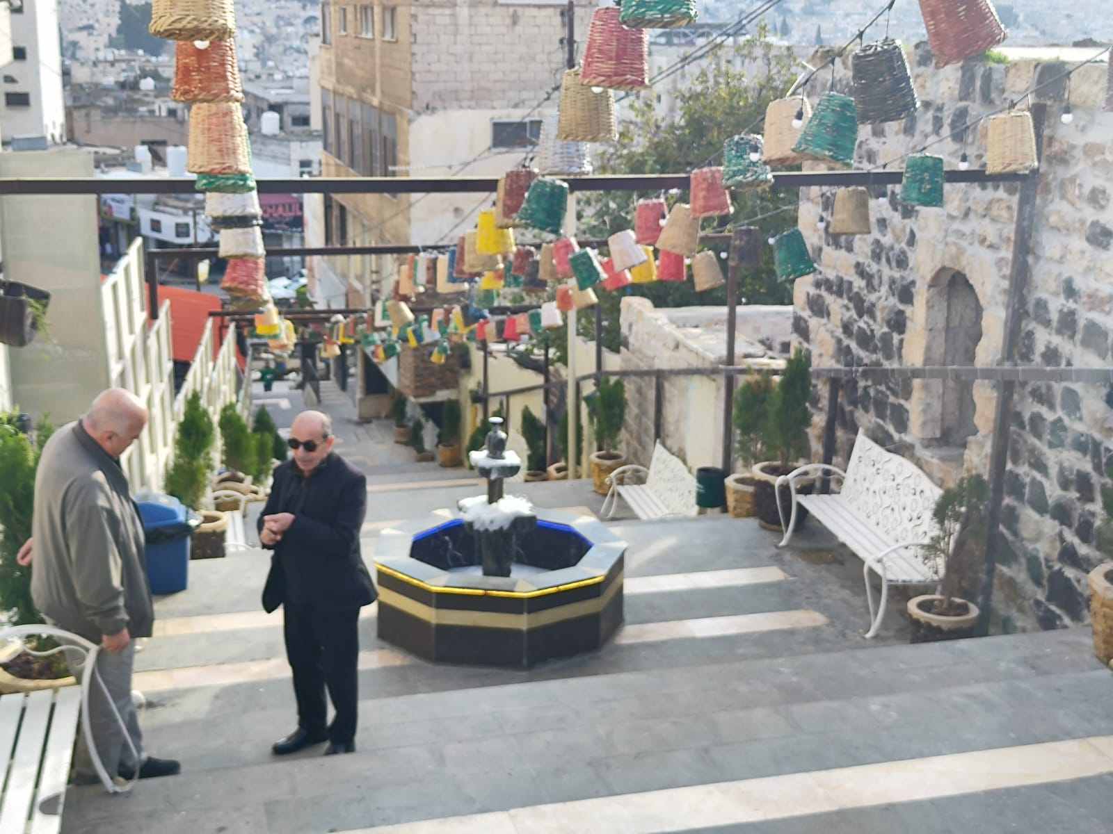 وزير الإدارة المحلية يتفقد مشروع تطوير وسط مدينة إربد