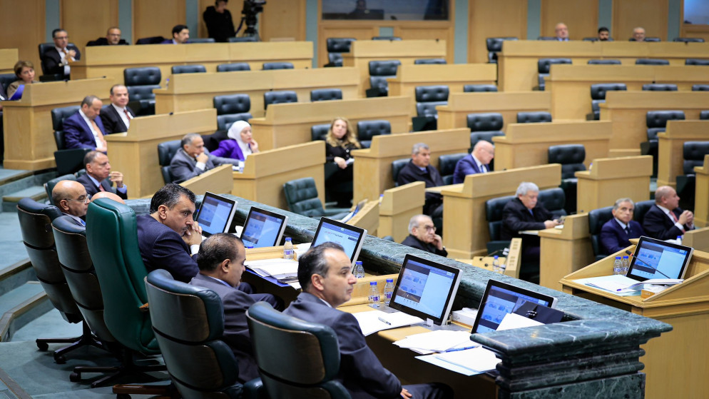 نواب يوجهون أسئلة للحكومة ..  التفاصيل