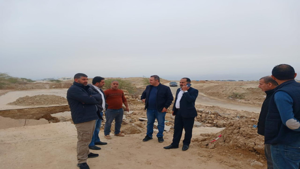 تنفيذ صيانة مؤقتة لطريق دافوس – الشونة الجنوبية