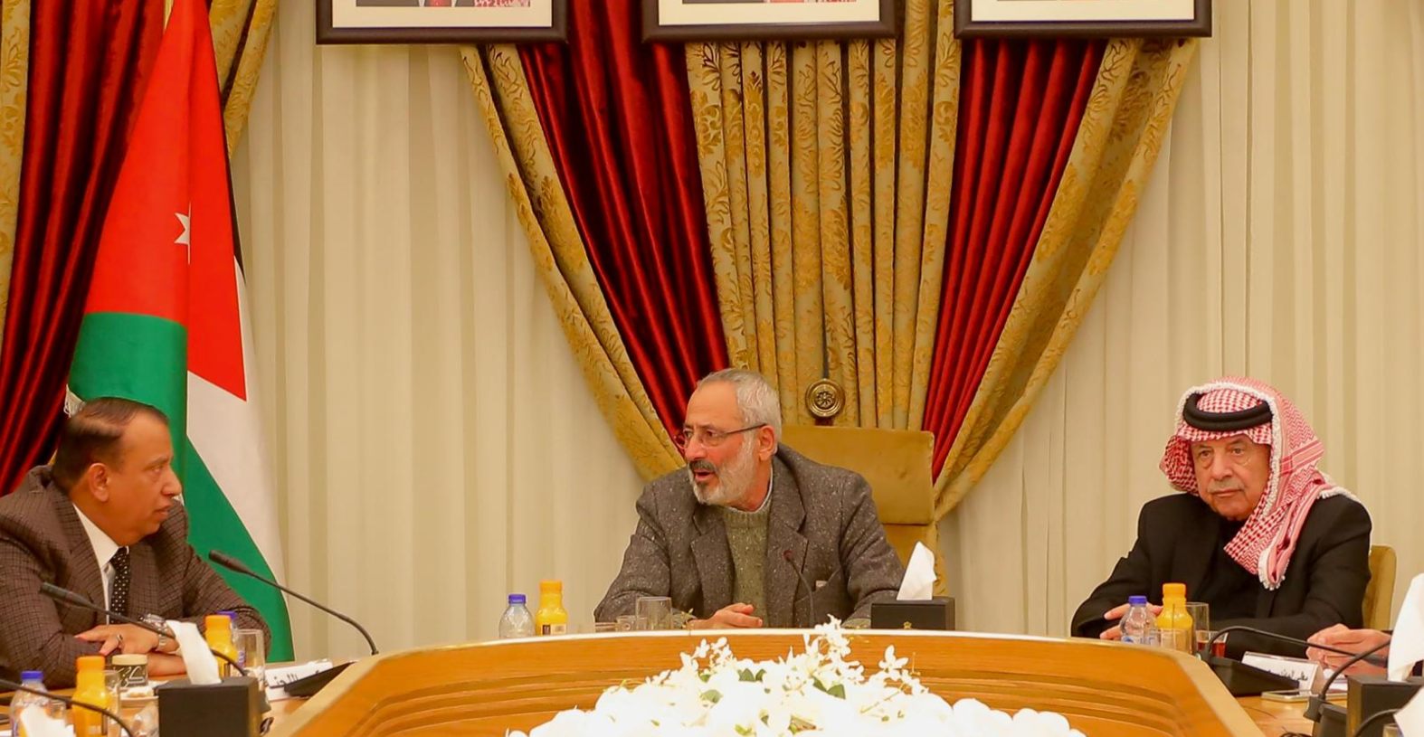 خدمات الأعيان تتابع واقع الشركات العاملة في قطاع التطبيقات الذكية