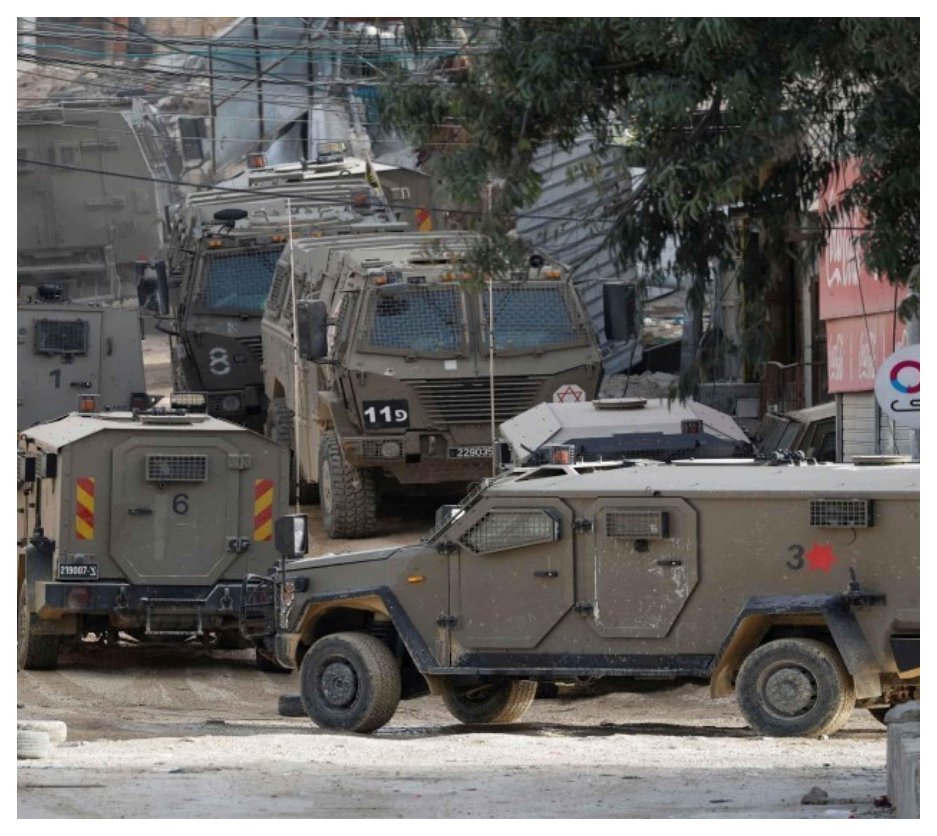 مدرعة الاحتلال تصدم مركبة فلسطينية بطولكرم